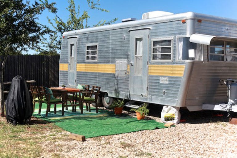 Were In Love With This Travel Trailers Retro Chic Interior Decorating Ideas Were In Love With This Travel Trailers Retro Chic Interior Decorating Ideas