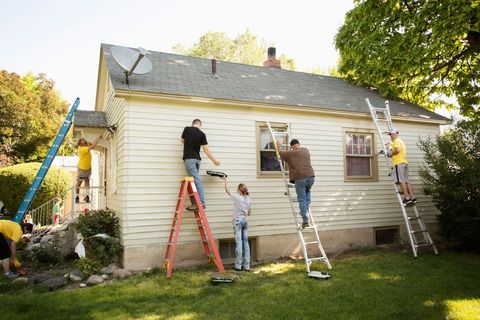 Ladder, House, Home, Roof, Real estate, Lawn, Garden, Siding, Yard, Backyard, 