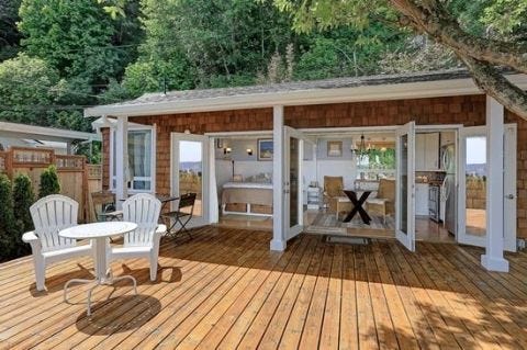 11 Reasons We Want To Move Into This Tiny Beach House Immediately Image