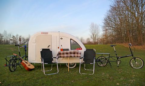 Vehicle, Travel trailer, Bicycle accessory, Trailer, RV, Camping, Recreation, Caravan, Grass, Bicycle trailer, 