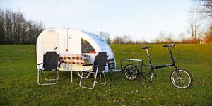 Bicycle accessory, Vehicle, Bicycle, Bicycle trailer, Trailer, Recreation, Travel trailer, Grass, RV, Leisure, 