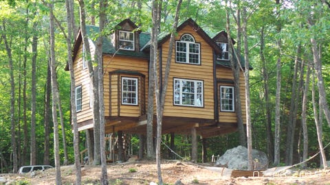 Handmade Tree House Decorating With Wood