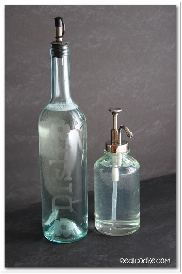 Glass bottle, Bottle, Glass, Bottle stopper & saver, Liquid, Tableware, Home accessories, Flask, Drinkware, Transparent material, 