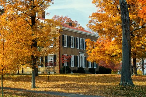 50 Best Fall Foliage Small Towns in America - Leaf Peeping Destinations