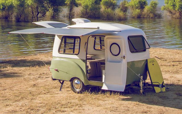 small travel trailers that sleep 4