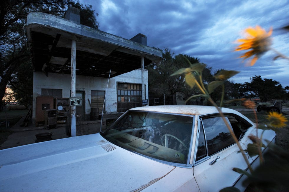 Motor vehicle, Automotive exterior, Vehicle, Car, House, Sky, Tree, Windshield, Home, Auto part, Motor vehicle, Automotive exterior, Vehicle, Car, House, Sky, Tree, Windshield, Home, Auto part,