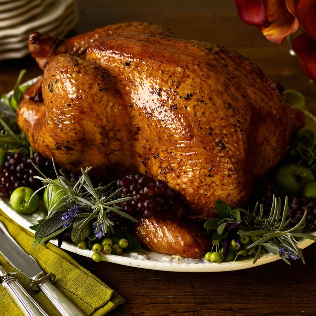 Dish, Turkey meat, Hendl, Food, Roasting, Roast goose, Cuisine, Drunken chicken, Duck meat, Thanksgiving dinner, 