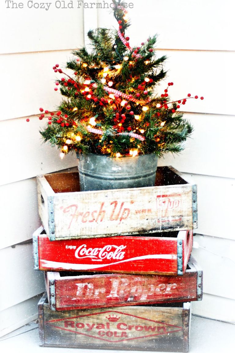 34 Outdoor Christmas Decorations - Ideas for Outside Christmas Porch Decor