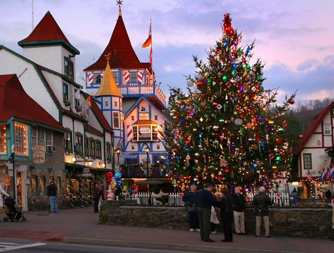 Featured image of post Best Place For Christmas Holiday In Usa : Farmington, maine, offers a thrilling throwback christmas holiday that begins on the first saturday in december with a best way to get there: