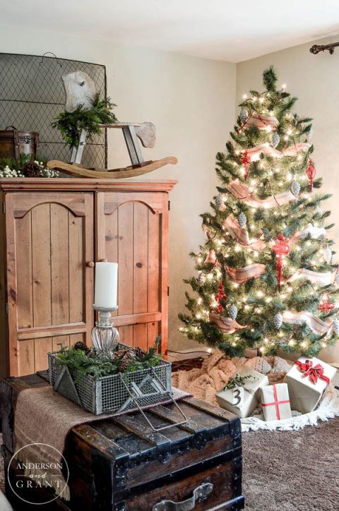 Wood, Room, Interior design, Home, Christmas tree, Interior design, Drawer, Christmas decoration, Holiday, Hardwood, 