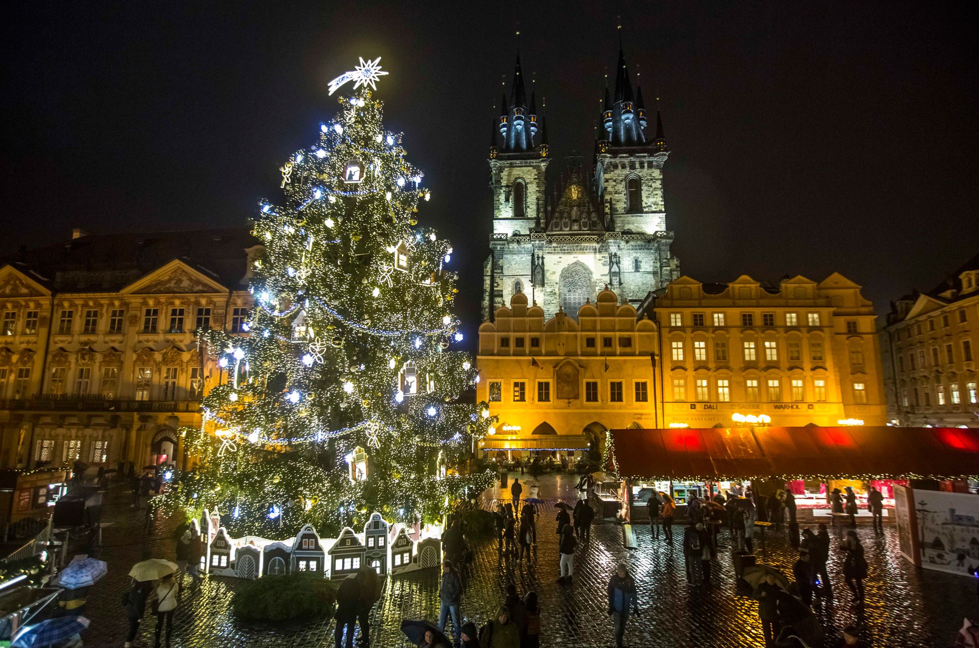 Christmas Trees Around The World Christmas Trees Around The World