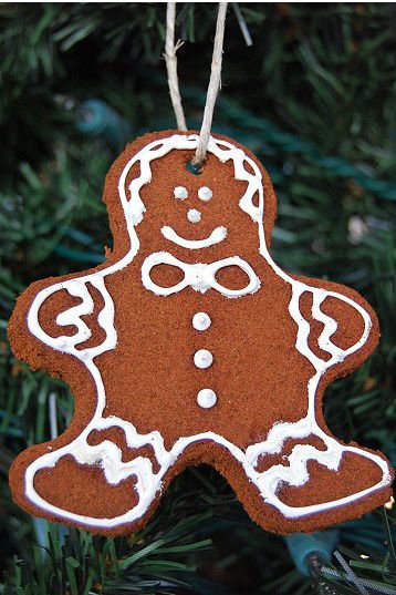 Organism, Christmas decoration, Christmas, Christmas ornament, Invertebrate, Gingerbread, Holiday ornament, Dessert, Ornament, Christmas tree, 