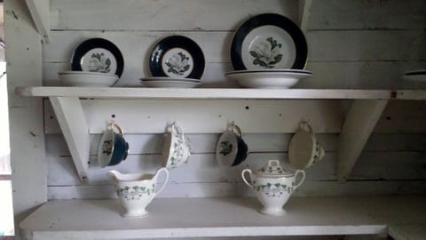 Serveware, Dishware, Porcelain, Ceramic, earthenware, Pottery, Shelf, Creative arts, Artifact, Shelving, 