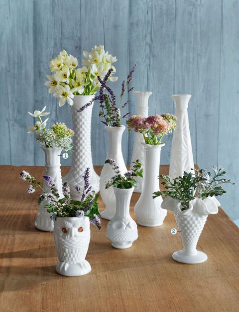 Artifact, Petal, Interior design, Vase, Bouquet, Flower Arranging, Cut flowers, Serveware, Hardwood, Floral design, 