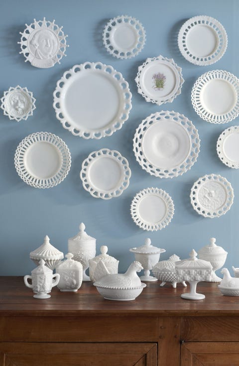 Art, Pattern, Circle, Artifact, Ceramic, Natural material, Porcelain, Pottery, Collection, Creative arts, 