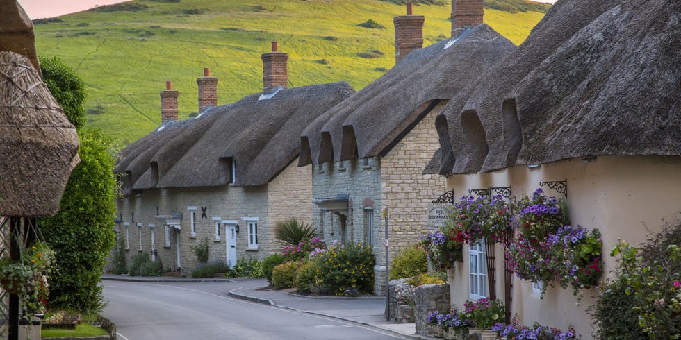 11 Photos of English Country Cottages That Make Us Want One Right Now