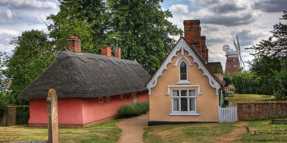 11 Photos of English Country Cottages That Make Us Want One Right Now