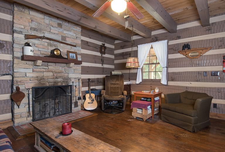 This Tennessee Log Cabin Has the Most Delightful Surprise Feature ...