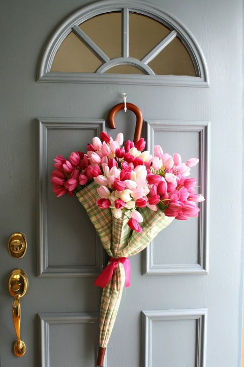 Pink, Room, Furniture, Plant, Flower, Wreath, Christmas decoration, Architecture, Home, Twig, 