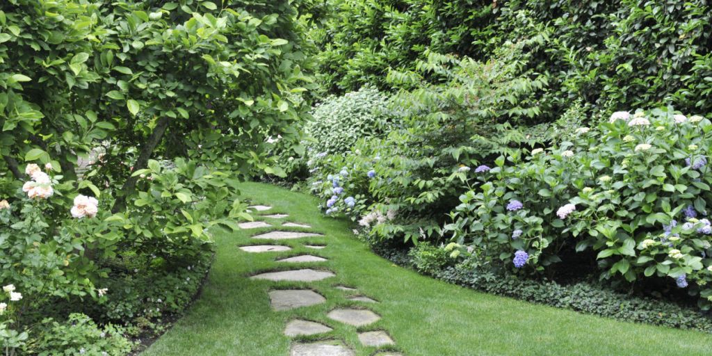 12 Cheap Landscaping Ideas - Budget-Friendly Landscape Tips for Front