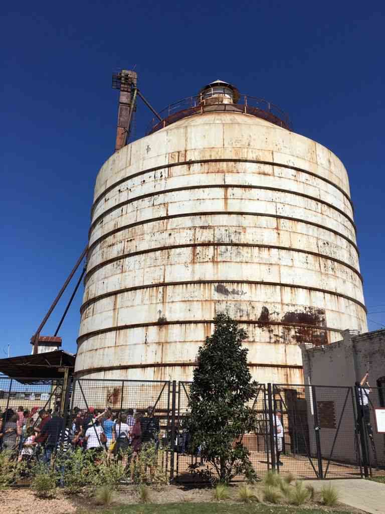 Silo, Landmark, Real estate, Cylinder, Storage tank, Iron, Engineering, Commercial building, Dome, Industry, 