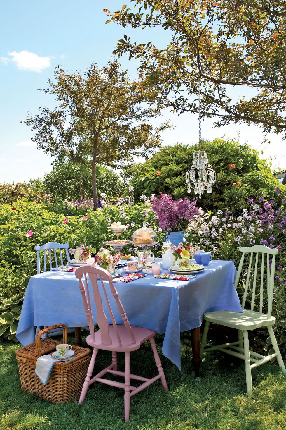 Tablecloth, Table, Furniture, Backyard, Chair, Lavender, Outdoor table, Linens, Spring, Textile, 