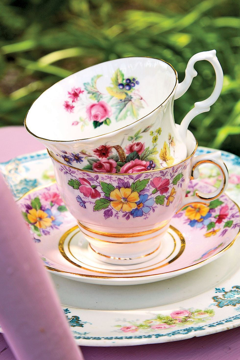 Cup, Teacup, Tableware, Cup, Serveware, Saucer, Porcelain, Drinkware, Coffee cup, Dishware, 