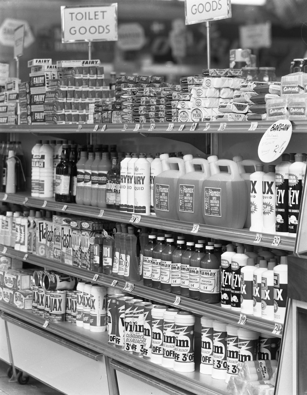 Retail, Style, Convenience store, Black-and-white, Shelf, Shelving, Grocery store, Monochrome photography, Bottle, Trade, 