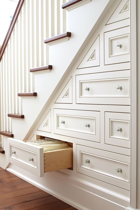 Stairs, Drawer, Chest of drawers, Furniture, Room, Wall, Chiffonier, Home, Material property, Chest, 
