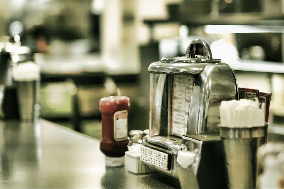 12 Retro Diner Decor Ideas for Your Kitchen - Vintage Kitchen Decor