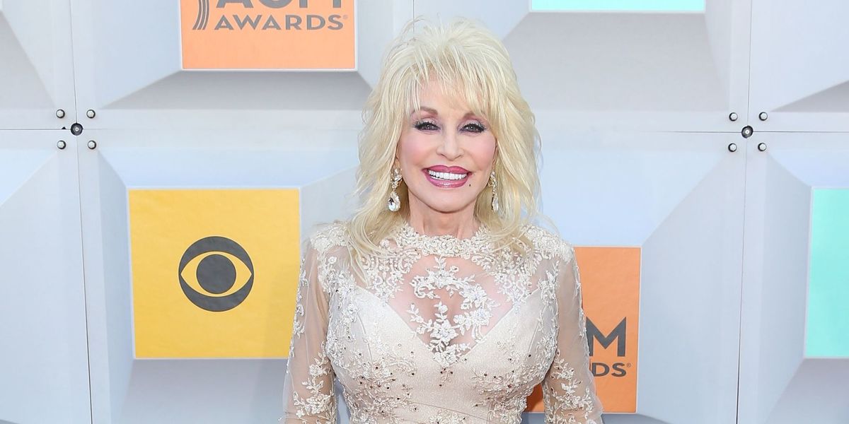 Dolly Parton And Carl Dean Renewing Their Vows Wedding Photos To Be Sold For Charity 