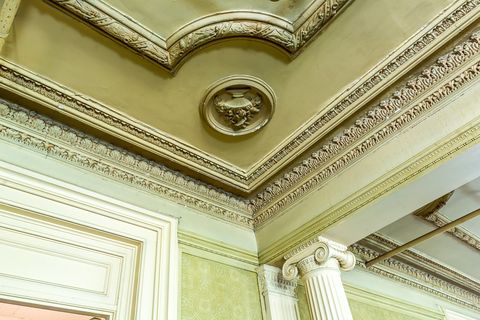 Architecture, Ceiling, Wall, Interior design, Molding, Classical architecture, Symmetry, Building material, Palace, Plaster, 