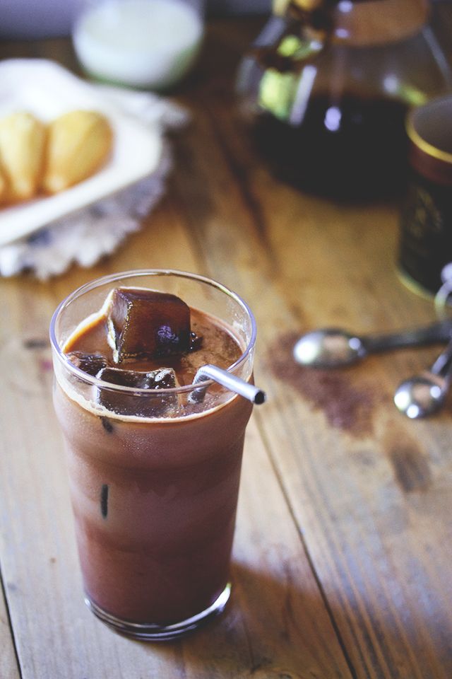 Brown, Liquid, Drink, Tableware, Ingredient, Recipe, Cocktail, Non-alcoholic beverage, Ice cube, Glass bottle, 