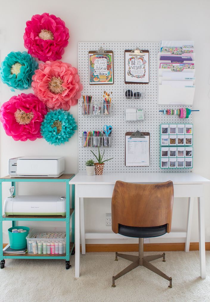 Featured image of post Things To Decorate Office Desk - Interior designer katherine tlapa says: