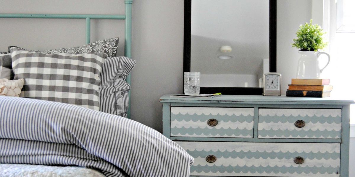 Room, Interior design, Textile, Chest of drawers, Furniture, Wall, Drawer, Linens, Cabinetry, Teal, 