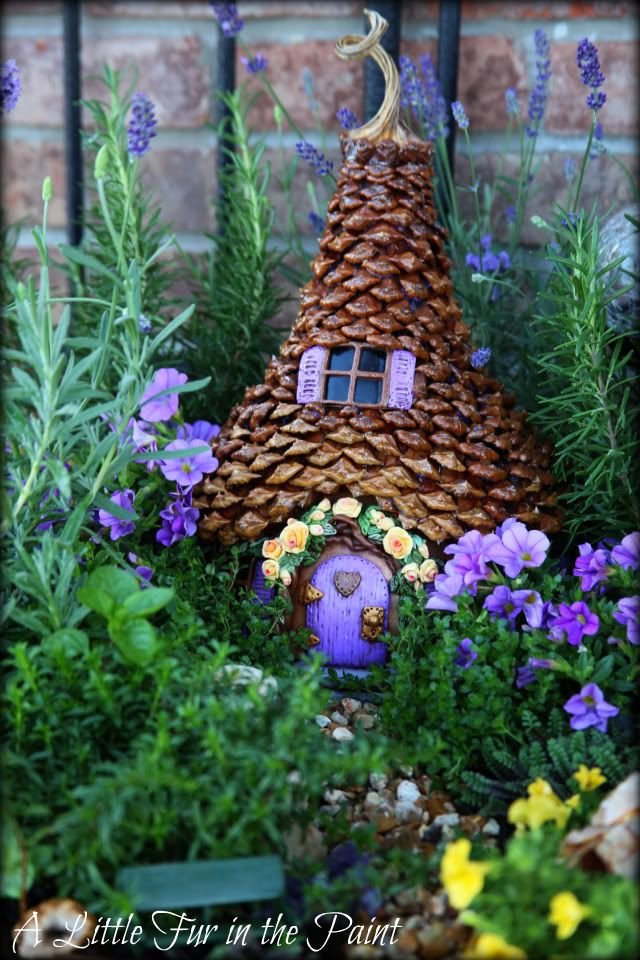 Fairy Garden Ideas: Pinecone Fairy House