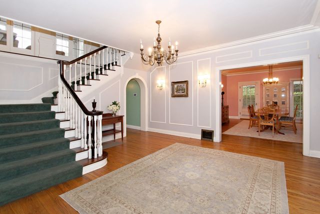 Lemn, podea, scări, pardoseală, design interior, cameră, proprietate, lemn de esență tare, parchet, tavan, 