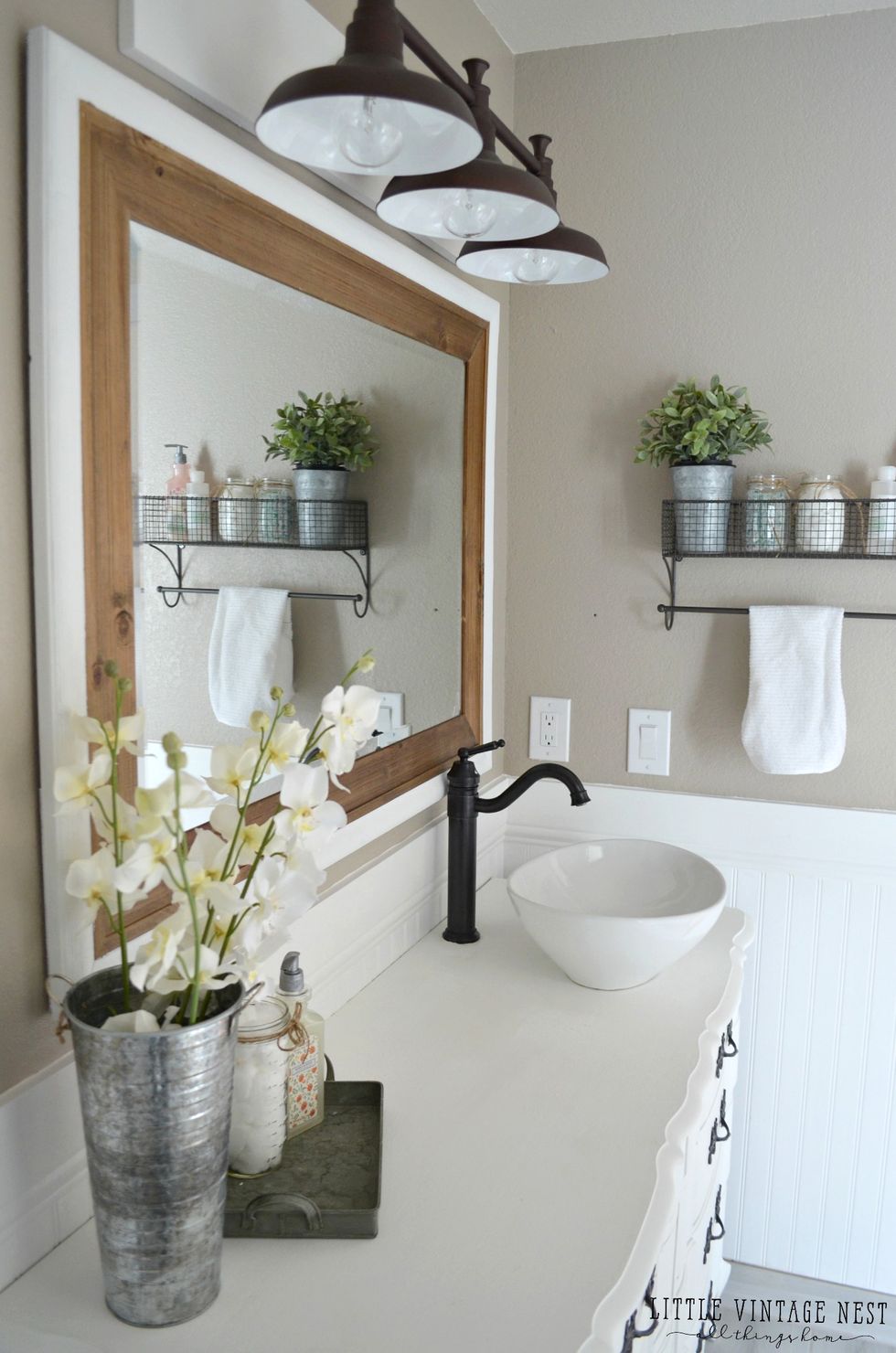 Room, Bathroom sink, Plumbing fixture, Interior design, Property, Wall, Tap, Interior design, Tile, Sink, 