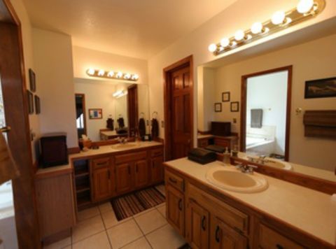 Wood, Lighting, Room, Plumbing fixture, Interior design, Bathroom sink, Property, Tap, Architecture, Wall, 
