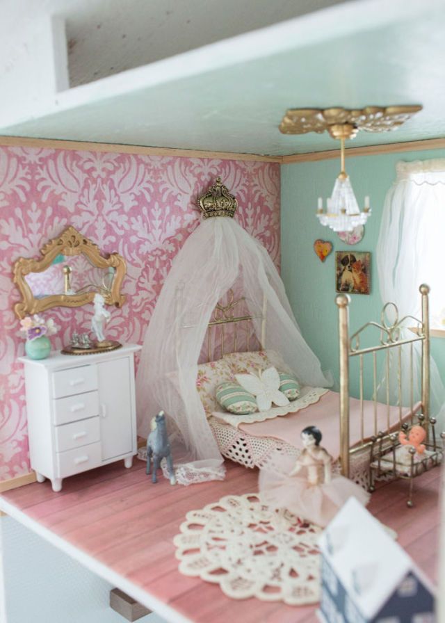 Girl's room dollhouse