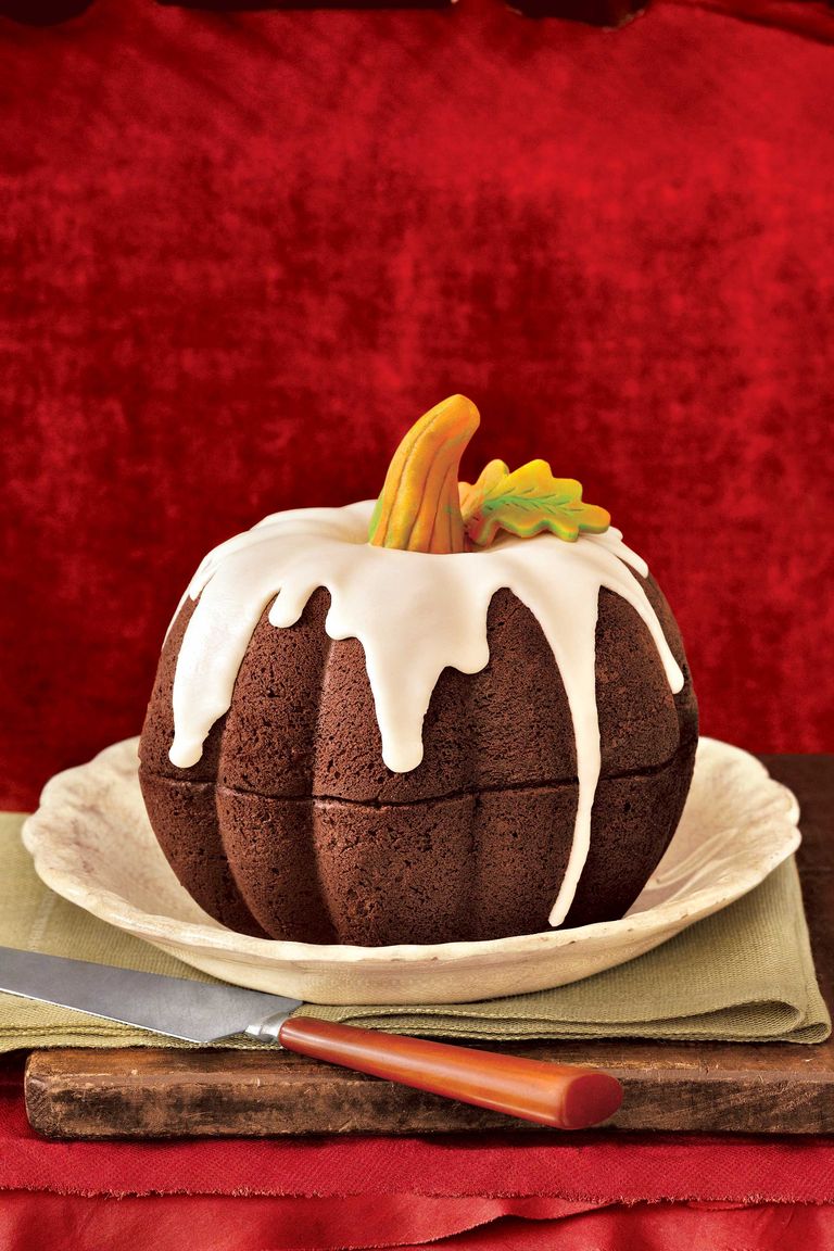 25 Easy Pumpkin Cakes - Recipes for Halloween Pumpkin Cakes