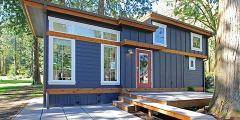 Tiny house cottage for sale in Washington.