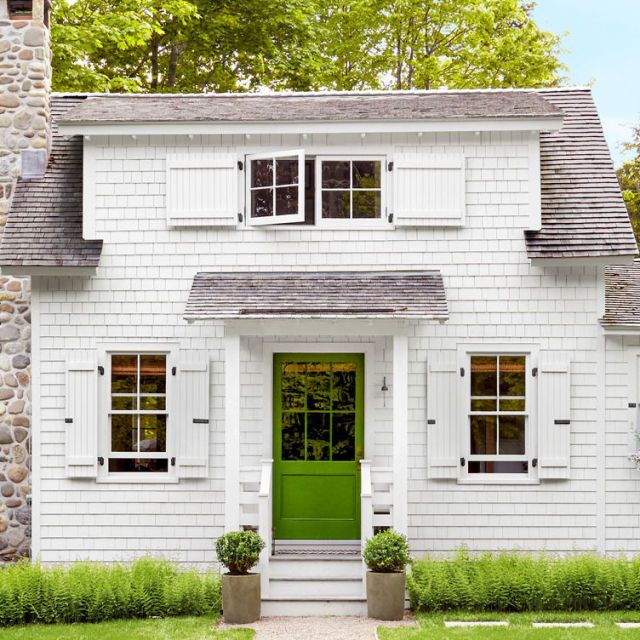 This Tiny Maine Cottage Is the Epitome of New England Charm