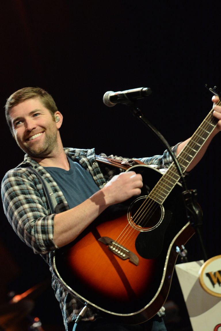 Josh Turner Proves He's Raising His Kids Right, Teaches Them Country ...