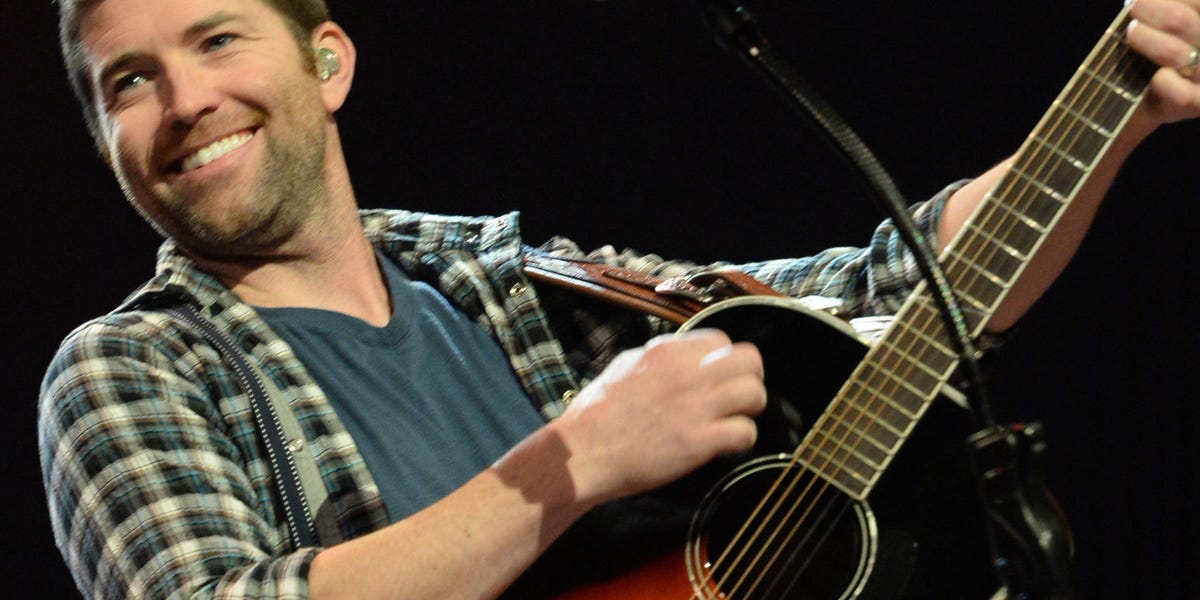 Josh Turner Proves He's Raising His Kids Right, Teaches Them Country ...