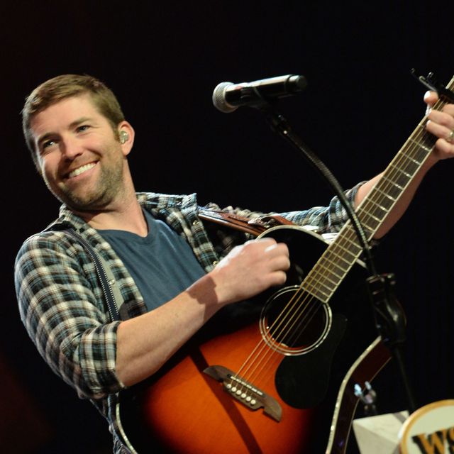 Josh Turner Proves He's Raising His Kids Right, Teaches Them Country ...