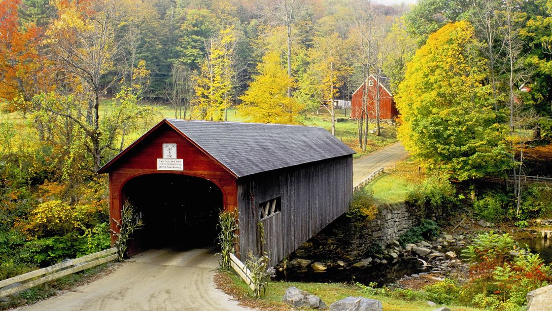 preview for 20 Small Towns in America with the Most Beautiful Fall Foliage