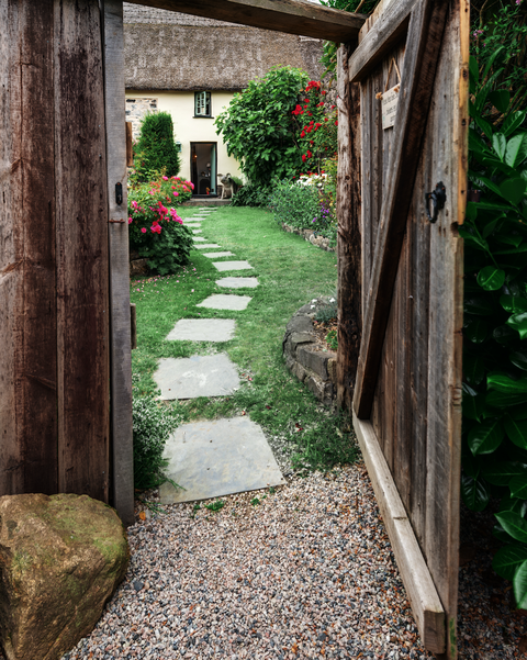 18 Stunning Stone Walkways - Garden Path Ideas