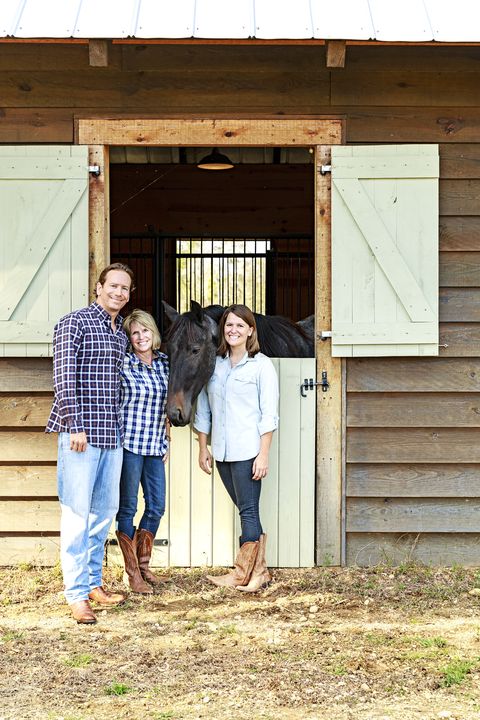barn doorway with family and horse