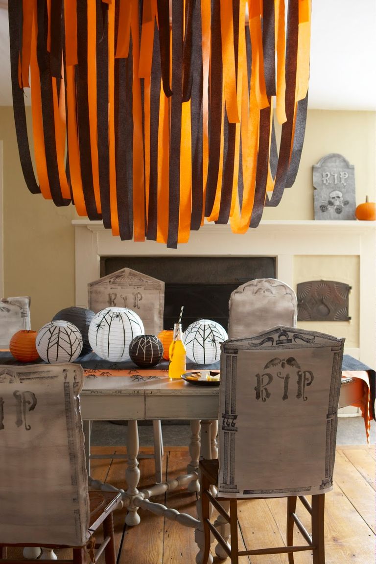 20+ Halloween Centerpieces & Table Decorations DIY Ideas for